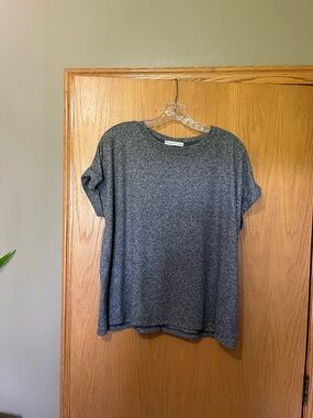Zenana Outfitters Heathered Charcoal Short Sleeve Crewneck Top